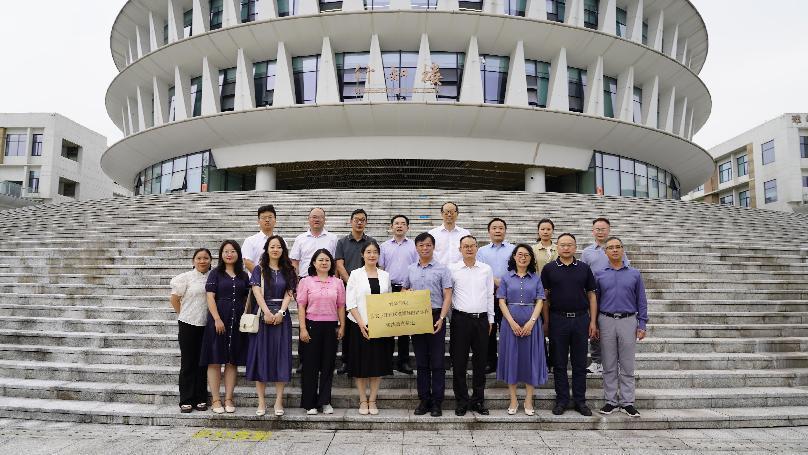 宜賓學院聯手K12 開啟校校合作新篇章 宜賓學院與三江新區成都外國語學校隆重舉行實踐教育基地掛牌儀式.doc_5a0a508b-f350-48b3-85de-1b327798b5a8_0.jpg 宜賓學院聯手K12 開啟校校合作新篇章 宜賓學院與三江新區成都外國語學校隆重舉行實踐教育基地掛牌儀式.doc_5a0a508b-f350-48b3-85de-1b327798b5a8_0.jpg