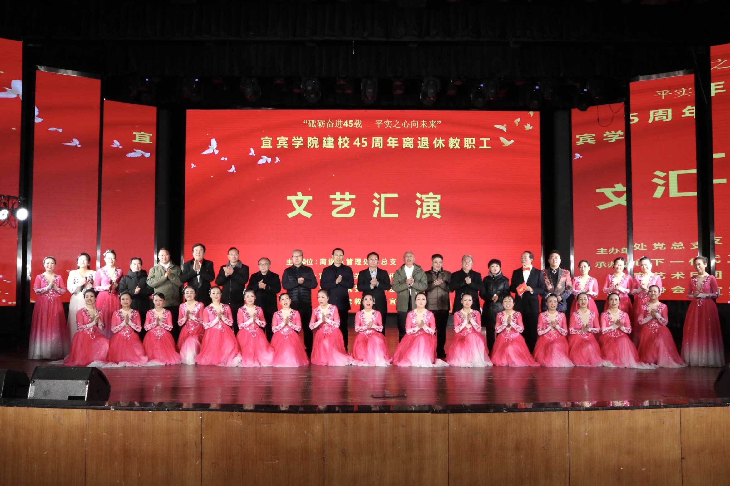 領(lǐng)導(dǎo)合照1.jpg 領(lǐng)導(dǎo)合照1.jpg